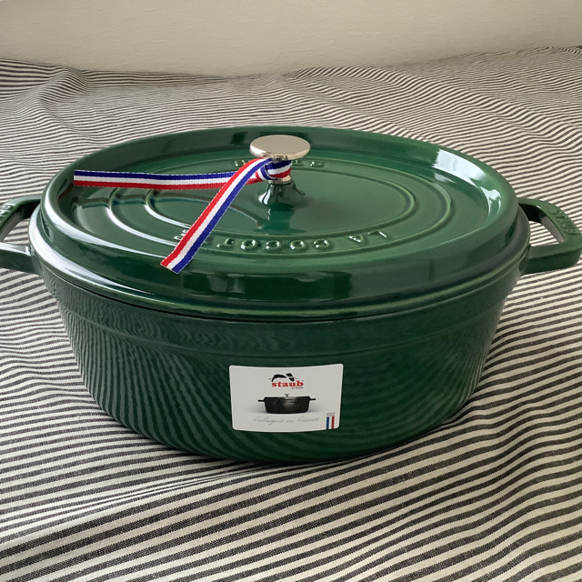 STAUB(ストウブ)の【超お値引き！ヘンケルスJP正規品】ストウブ  ココットオバル 31 エメラルド インテリア/住まい/日用品のキッチン/食器(鍋/フライパン)の商品写真