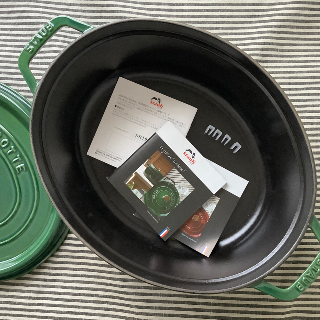 STAUB(ストウブ)の【超お値引き！ヘンケルスJP正規品】ストウブ  ココットオバル 31 エメラルド インテリア/住まい/日用品のキッチン/食器(鍋/フライパン)の商品写真