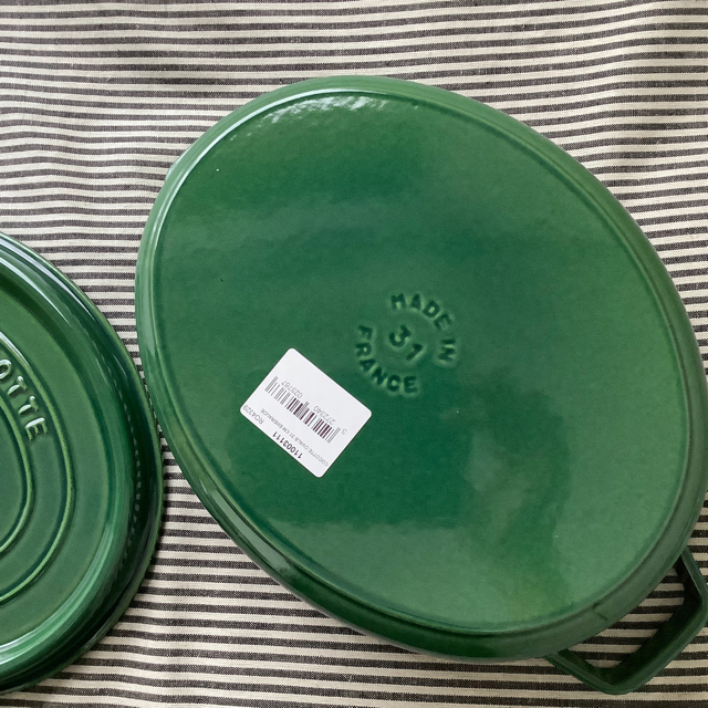 STAUB(ストウブ)の【超お値引き！ヘンケルスJP正規品】ストウブ  ココットオバル 31 エメラルド インテリア/住まい/日用品のキッチン/食器(鍋/フライパン)の商品写真