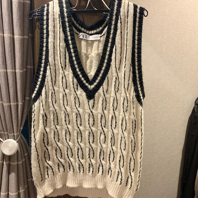 ZARA ニットベスト レディースのトップス(ベスト/ジレ)の商品写真