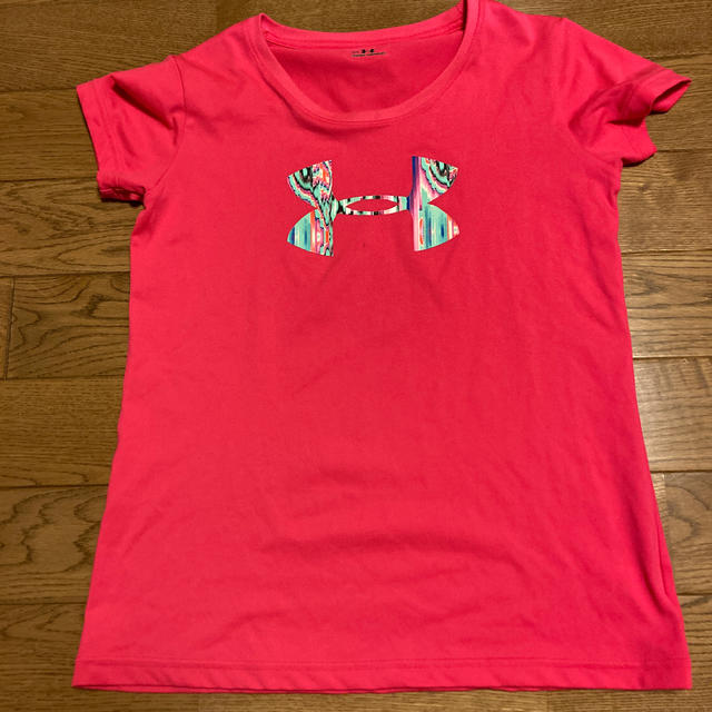 UNDER ARMOUR(アンダーアーマー)のアンダーアーマー   150センチ　Tシャツ キッズ/ベビー/マタニティのキッズ服女の子用(90cm~)(Tシャツ/カットソー)の商品写真
