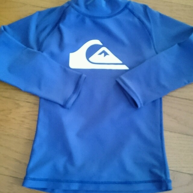 QUIKSILVER(クイックシルバー)のクイックシルバー ラッシュガード キッズ/ベビー/マタニティのキッズ服男の子用(90cm~)(水着)の商品写真