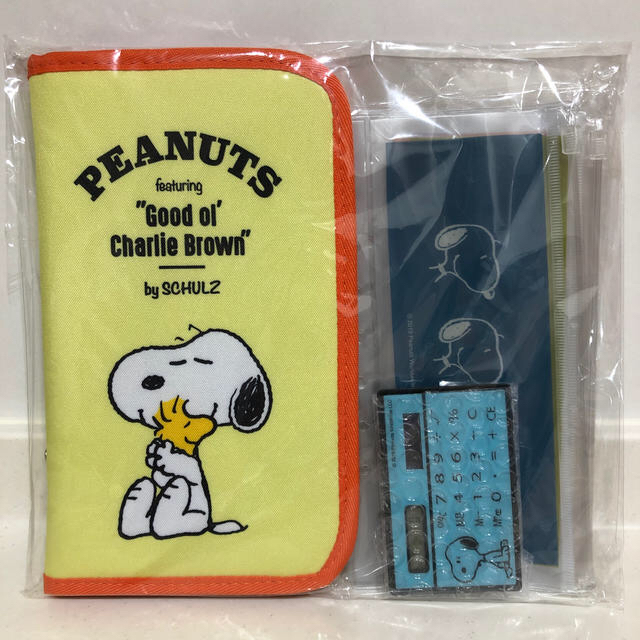 SNOOPY(スヌーピー)のスヌーピーマルチケース　新品未使用 エンタメ/ホビーのおもちゃ/ぬいぐるみ(キャラクターグッズ)の商品写真