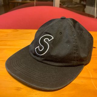 シュプリーム(Supreme)のsupreme sロゴ　6panel キャップ(キャップ)