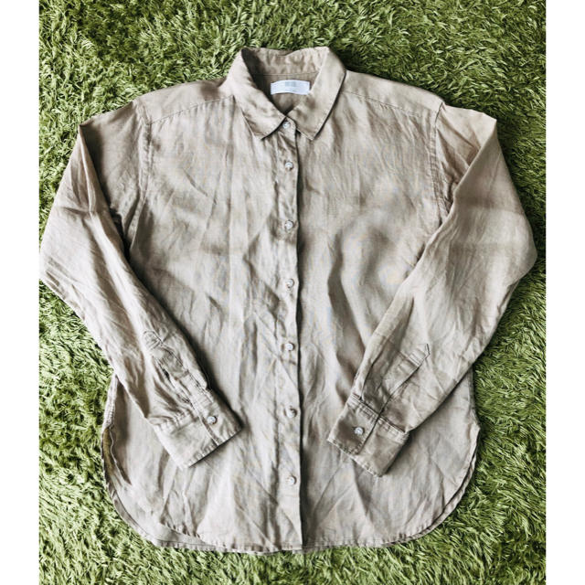 UNIQLO(ユニクロ)のリネンシャツ　ライトブラウン レディースのトップス(シャツ/ブラウス(長袖/七分))の商品写真