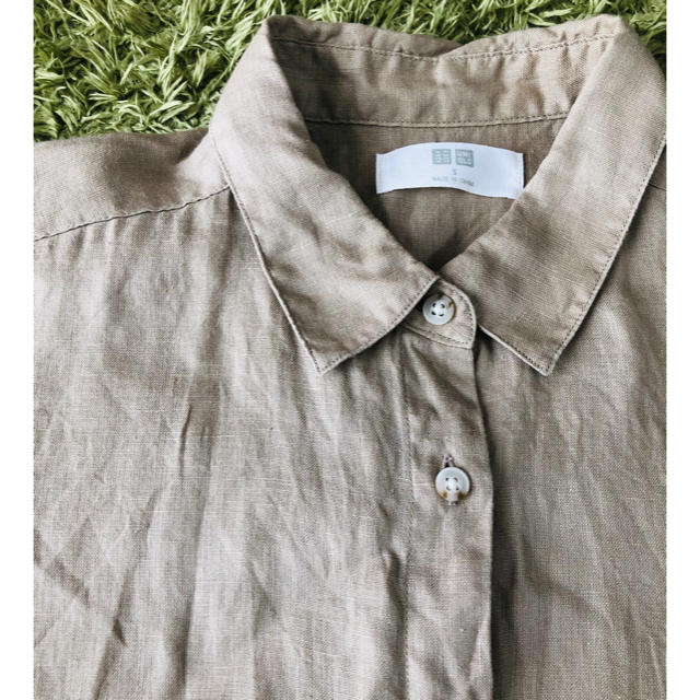 UNIQLO(ユニクロ)のリネンシャツ　ライトブラウン レディースのトップス(シャツ/ブラウス(長袖/七分))の商品写真