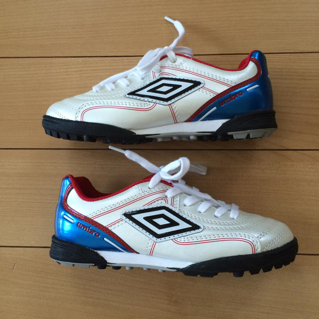 UMBRO(アンブロ)の難あり☆umbroアンブロ20.0靴 キッズ/ベビー/マタニティのキッズ靴/シューズ(15cm~)(スニーカー)の商品写真