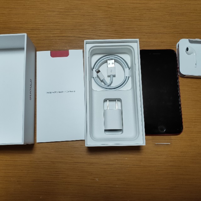iPhone(アイフォーン)のiPhoneSE2赤R64ギガauショップ購入SIMロック解除済み スマホ/家電/カメラのスマートフォン/携帯電話(スマートフォン本体)の商品写真