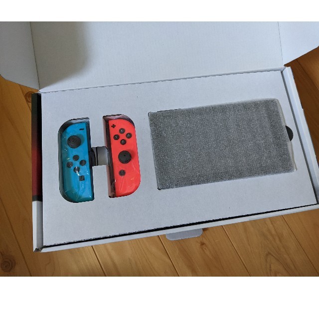 旧モデル Nintendo Switch Joy-Con ネオン エンタメ/ホビーのゲームソフト/ゲーム機本体(家庭用ゲーム機本体)の商品写真