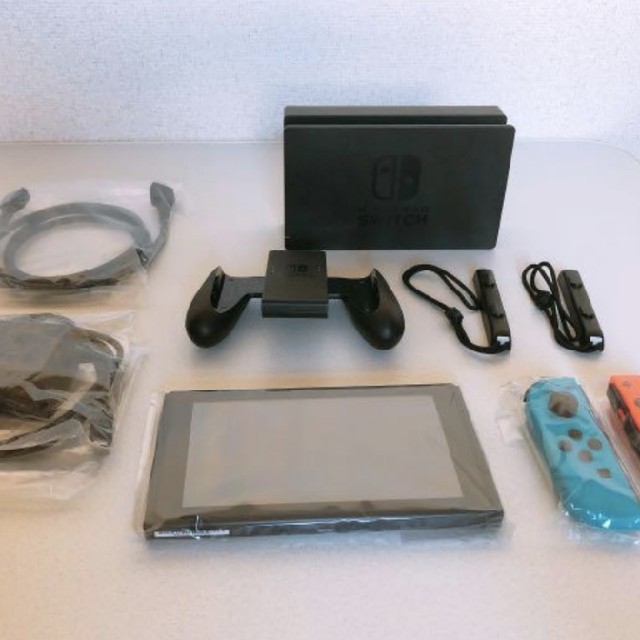 旧モデル Nintendo Switch Joy-Con ネオン エンタメ/ホビーのゲームソフト/ゲーム機本体(家庭用ゲーム機本体)の商品写真