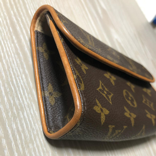 LOUIS VUITTON(ルイヴィトン)のルイヴィトン アクセサリーポーチ モノグラム　ポシェット レディースのファッション小物(ポーチ)の商品写真