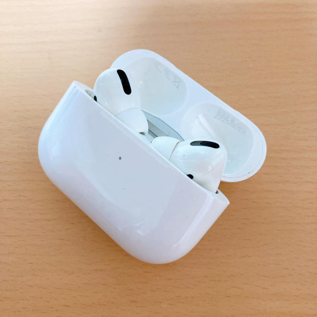 Apple(アップル)のAirPods Pro(使用期間3ヶ月) スマホ/家電/カメラのオーディオ機器(ヘッドフォン/イヤフォン)の商品写真