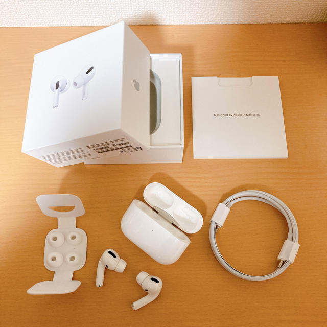 Apple(アップル)のAirPods Pro(使用期間3ヶ月) スマホ/家電/カメラのオーディオ機器(ヘッドフォン/イヤフォン)の商品写真