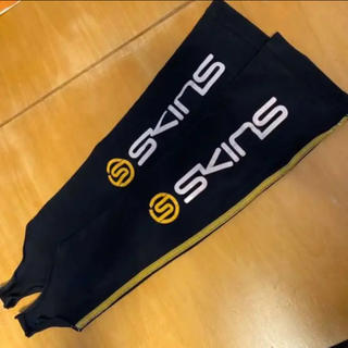 スキンズ(SKINS)のスキンズ　SKINS カーフガード　Sサイズ(トレーニング用品)