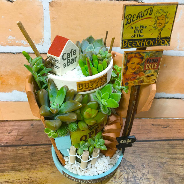 多肉植物の寄せ植え　丘の上のカフェバー2号店&7号店 ハンドメイドのフラワー/ガーデン(その他)の商品写真