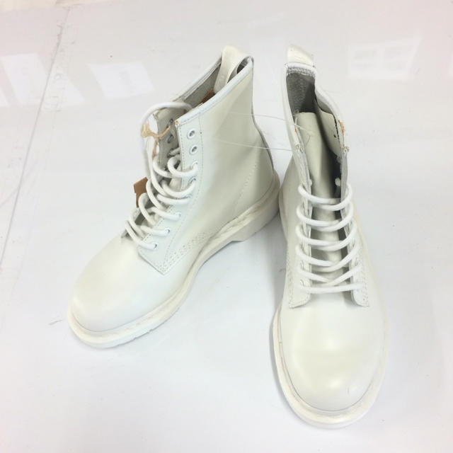 Dr.Martens(ドクターマーチン)の新品未使用！ドクターマーチン レディース モノホワイト 白 24.0 UK5 レディースの靴/シューズ(ブーツ)の商品写真