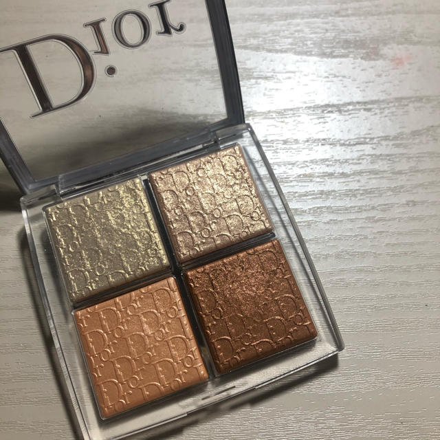 Dior(ディオール)のDiorバックステージフェイスグロウパレット002 コスメ/美容のベースメイク/化粧品(アイシャドウ)の商品写真