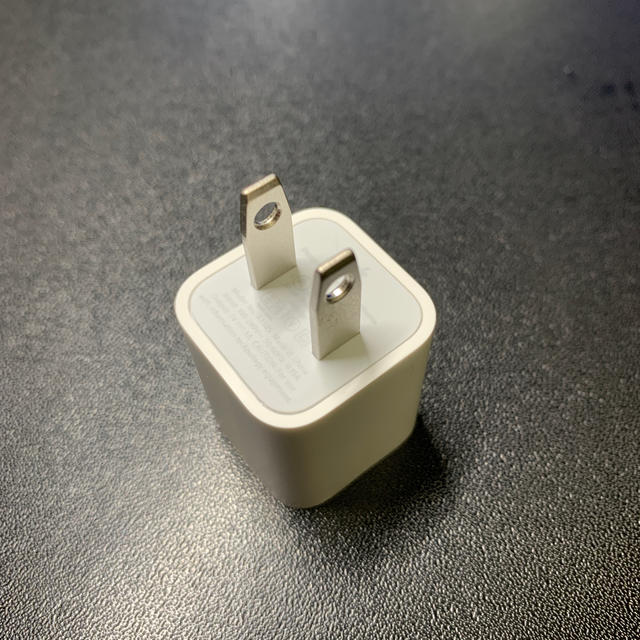 Apple(アップル)のiPhone ACアダプタ　純正品 スマホ/家電/カメラの生活家電(変圧器/アダプター)の商品写真