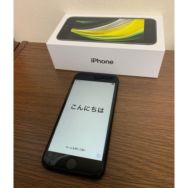 Apple(アップル)のiPhone SE 2 128GB BLACK SIMフリー スマホ/家電/カメラのスマートフォン/携帯電話(スマートフォン本体)の商品写真