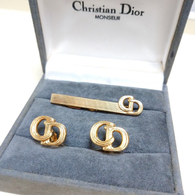 Christian Dior(クリスチャンディオール)の【Christian Dior】ゴールドカラーのカフス&タイピン メンズのファッション小物(カフリンクス)の商品写真