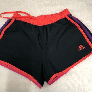 アディダス(adidas)のアディダス　ショートパンツ　ジョギング　スポーツ　Sサイズ(トレーニング用品)