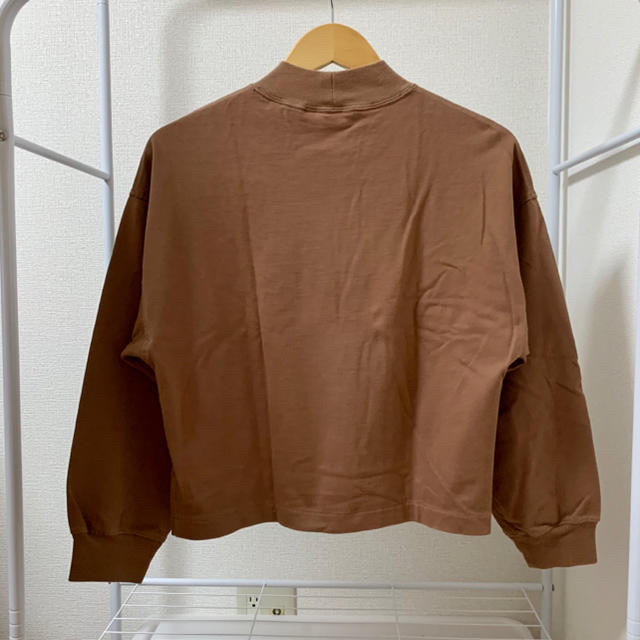 UNIQLO(ユニクロ)のUNIQLO / モックネックT  ブラウンS レディースのトップス(Tシャツ(長袖/七分))の商品写真