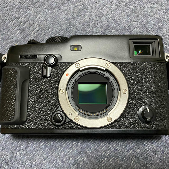 富士フイルム(フジフイルム)のFUJIFILM X-pro3 新品未使用　予備バッテリー付 スマホ/家電/カメラのカメラ(ミラーレス一眼)の商品写真