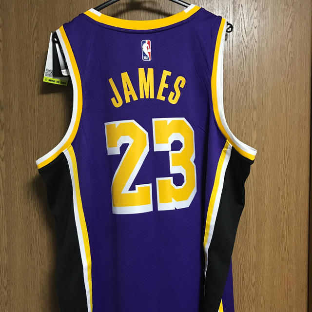 NIKE(ナイキ)のLAKERS ユニフォーム　新品未使用　レイカーズ  XLサイズ スポーツ/アウトドアのスポーツ/アウトドア その他(バスケットボール)の商品写真