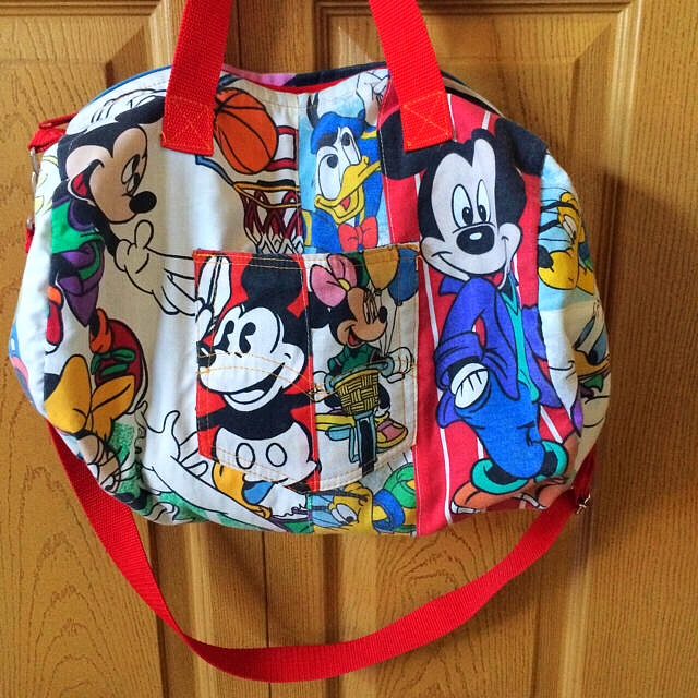 Disney ディズニー古着リメイクショルダーバッグの通販 By Mai ディズニーならラクマ Disney ディズニー古着リメイクショルダーバッグの通販 By Mai ディズニーならラクマ