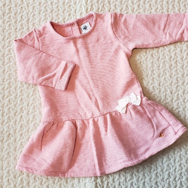 PETIT BATEAU(プチバトー)のプチバトー　リボンワンピース　18m/81cm キッズ/ベビー/マタニティのベビー服(~85cm)(ワンピース)の商品写真