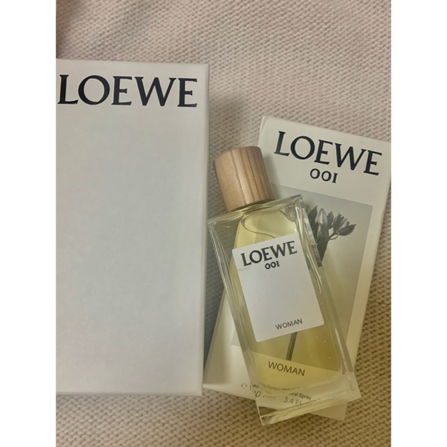 LOEWE(ロエベ)のLOEWE 香水 WOMAN 001 コスメ/美容の香水(香水(女性用))の商品写真