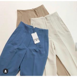 ザラ(ZARA)のZARA ハイウエストパンツ オフホワイト(カジュアルパンツ)