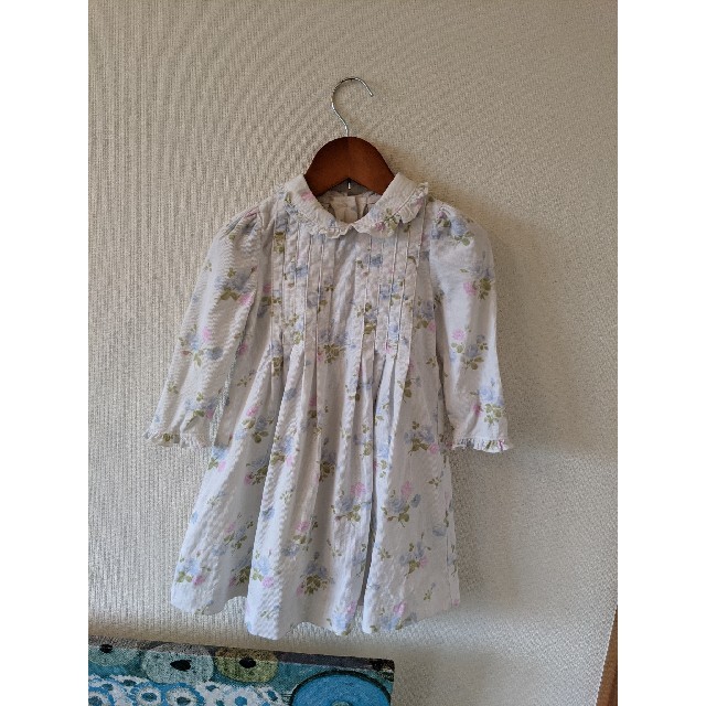 LAURA ASHLEY(ローラアシュレイ)のリオン様専用ローラアシュレイ　ワンピース2T キッズ/ベビー/マタニティのキッズ服女の子用(90cm~)(ワンピース)の商品写真