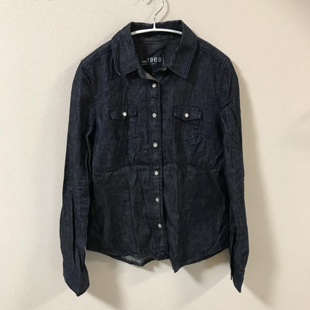 GAP(ギャップ)のギャップ　Sサイズ　デニムシャツ レディースのトップス(シャツ/ブラウス(長袖/七分))の商品写真