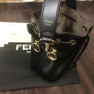 フェンディ(FENDI)の今週末まで！フェンディ  FENDI  モントレゾール　ミニ　ブラック(ハンドバッグ)