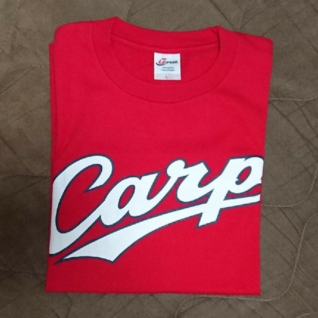 カープ Tシャツ スポーツ/アウトドアの野球(応援グッズ)の商品写真