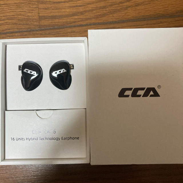 CCA CA16 中華イヤホン スマホ/家電/カメラのオーディオ機器(ヘッドフォン/イヤフォン)の商品写真