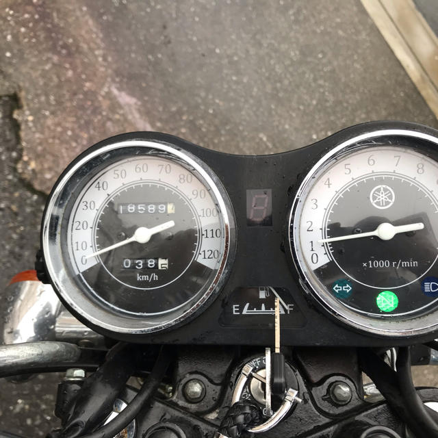 ヤマハ(ヤマハ)のヤマハ　YB125SP 走行距離18589km 前後タイヤ新品 自動車/バイクのバイク(車体)の商品写真