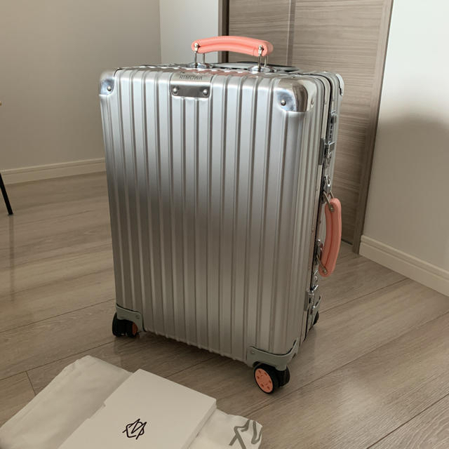 魅力的な RIMOWA ピンク カスタム シルバー スーツケース リモワ キク