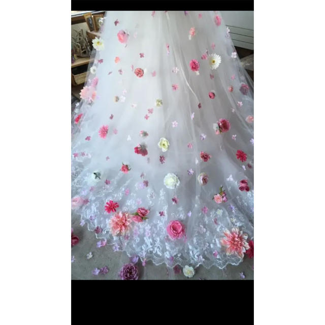 Vera Wang(ヴェラウォン)のウェディングドレス　オーバードレス　オーバースカート　ブートニア レディースのフォーマル/ドレス(ウェディングドレス)の商品写真