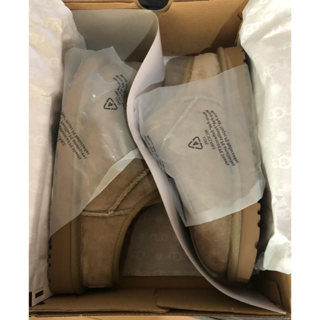 FRAMeWORK(フレームワーク)の新品未使用　フレームワーク UGG  CLASSIC SLIPPER  ベージュ レディースの靴/シューズ(スリッポン/モカシン)の商品写真