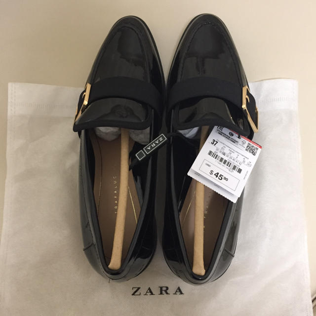 ZARA(ザラ)の☆新品タグ付き☆ メタルディテール付きモカシン・パンプス［サイズ37］ レディースの靴/シューズ(ローファー/革靴)の商品写真