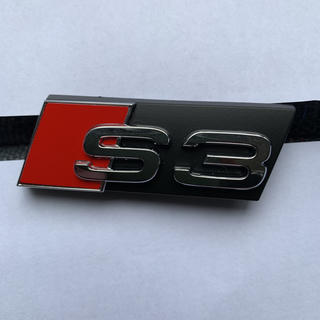 アウディ(AUDI)のアウディ S3 ロゴ　クロームグリルエンブレム(車外アクセサリ)