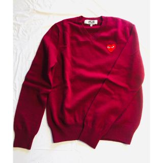 コムデギャルソン(COMME des GARCONS)の【美品★正規★送料込】プレイコムデギャルソン Vネック ボルドー ニットセーター(ニット/セーター)