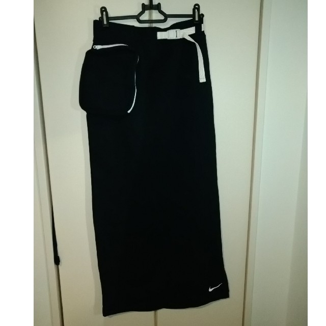 NIKE(ナイキ)の専用　NIKE　AS W NSW TECH PACK SKIRT BLACK レディースのスカート(ロングスカート)の商品写真