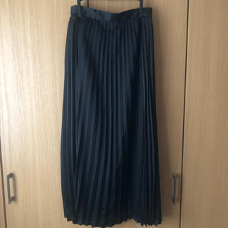 ジーユー(GU)のGU プリーツロングスカート  ブラック　Lサイズ(ロングスカート)