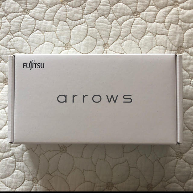 arrows(アローズ)のarrows RX 32GB ブラックSIMフリー スマホ/家電/カメラのスマートフォン/携帯電話(スマートフォン本体)の商品写真