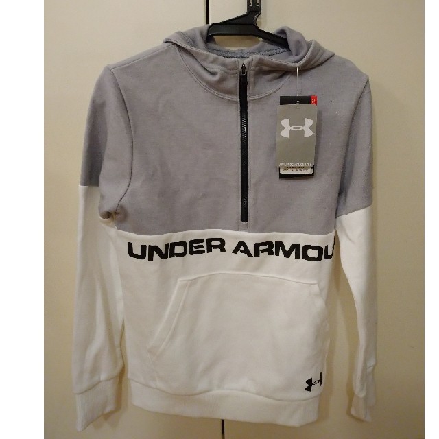 UNDER ARMOUR(アンダーアーマー)の☆新品☆アンダーアーマーパーカー140 キッズ/ベビー/マタニティのキッズ服男の子用(90cm~)(カーディガン)の商品写真