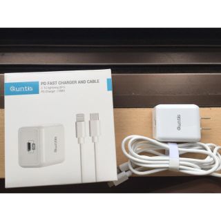 Quntis and ケーブル急速充電USB-C→lightning(1.8m)(バッテリー/充電器)