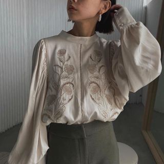 アメリヴィンテージ(Ameri VINTAGE)の LADY EMBROIDERY PUFF BLOUSE(シャツ/ブラウス(長袖/七分))